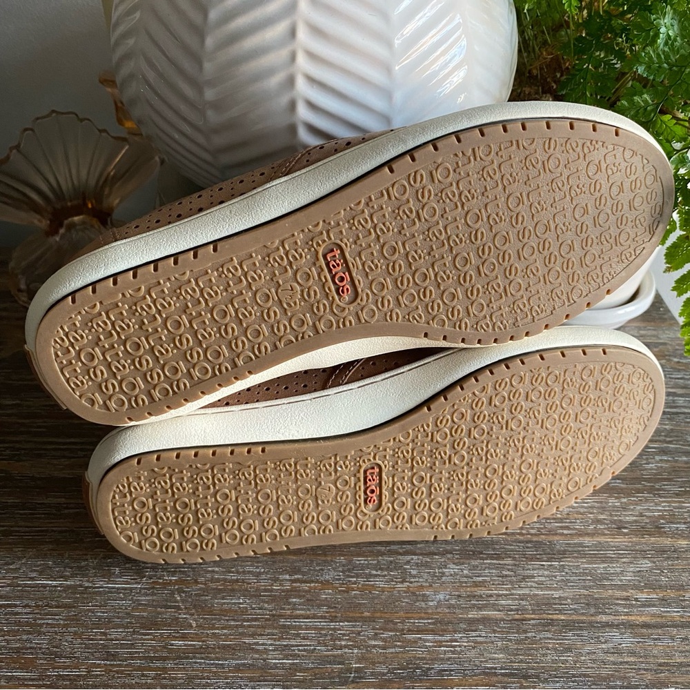 Taos Court Loafers Slip On Shoes
perforated Womens 7.5 Caramel Tan Brown - Picture 11 of 11